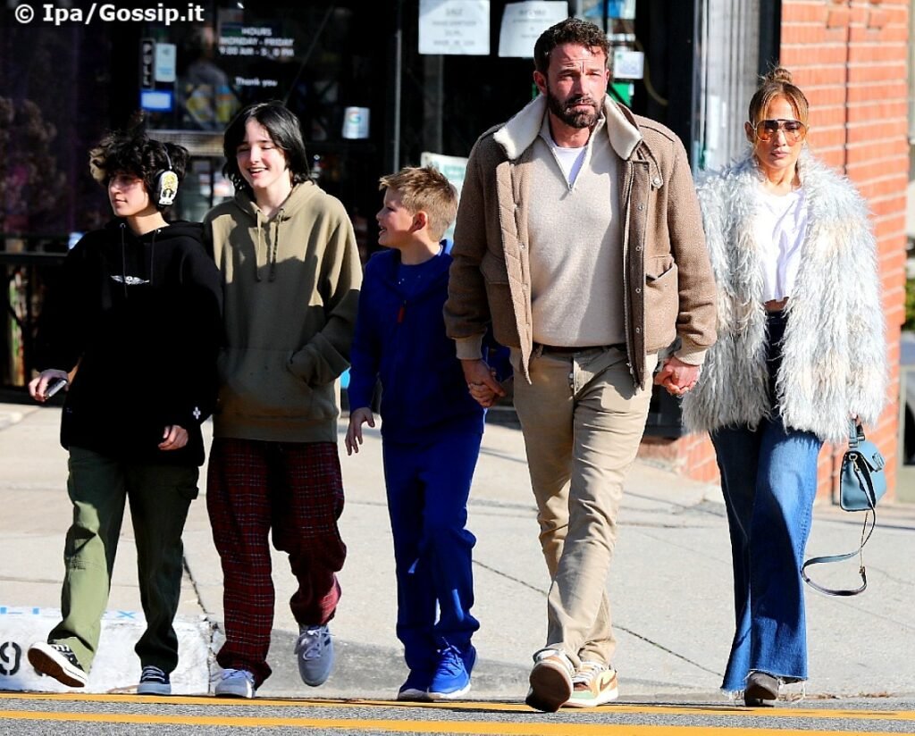 Jennifer Lopez e Ben Affleck a pranzo con tre dei loro 5 figli