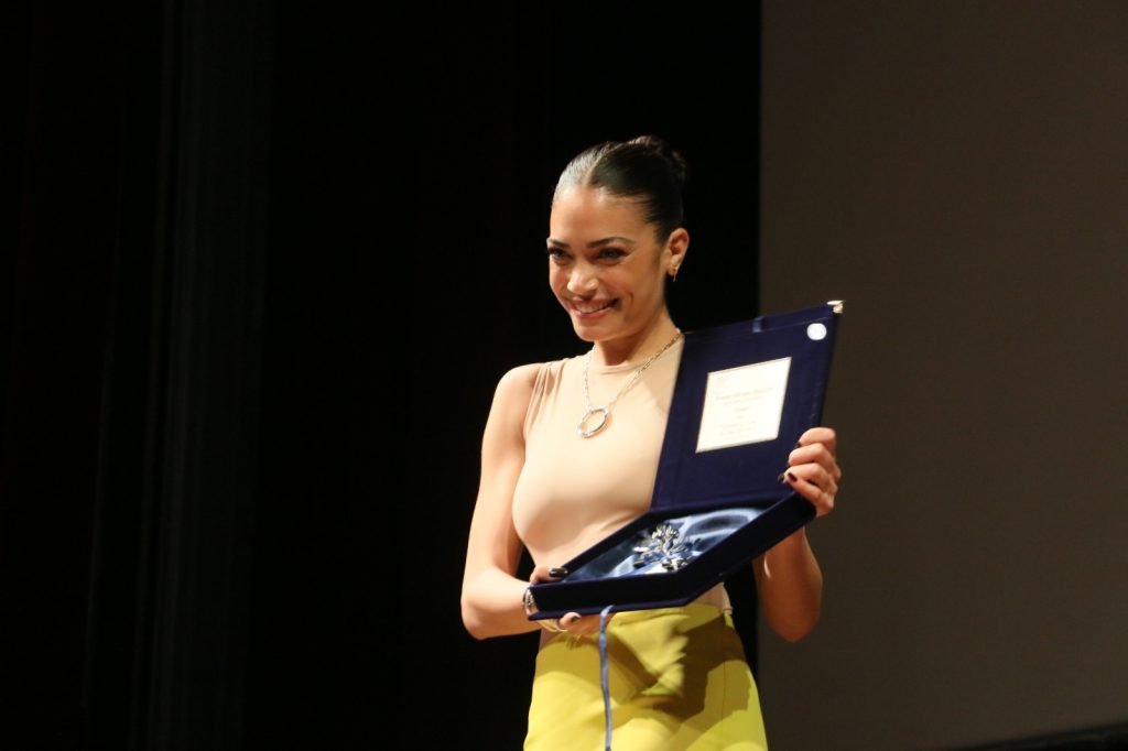 Bifest 2023,Tutti pazzi per Elodie: Premio Silvana Mangano come attrice rivelazione per il film "Ti mangio il cuore" di Pippo Mezzapesa