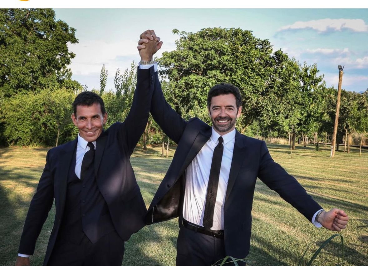 Un anno di amore e felicità: Alberto Matano celebra il primo anniversario di matrimonio con Riccardo Mannino