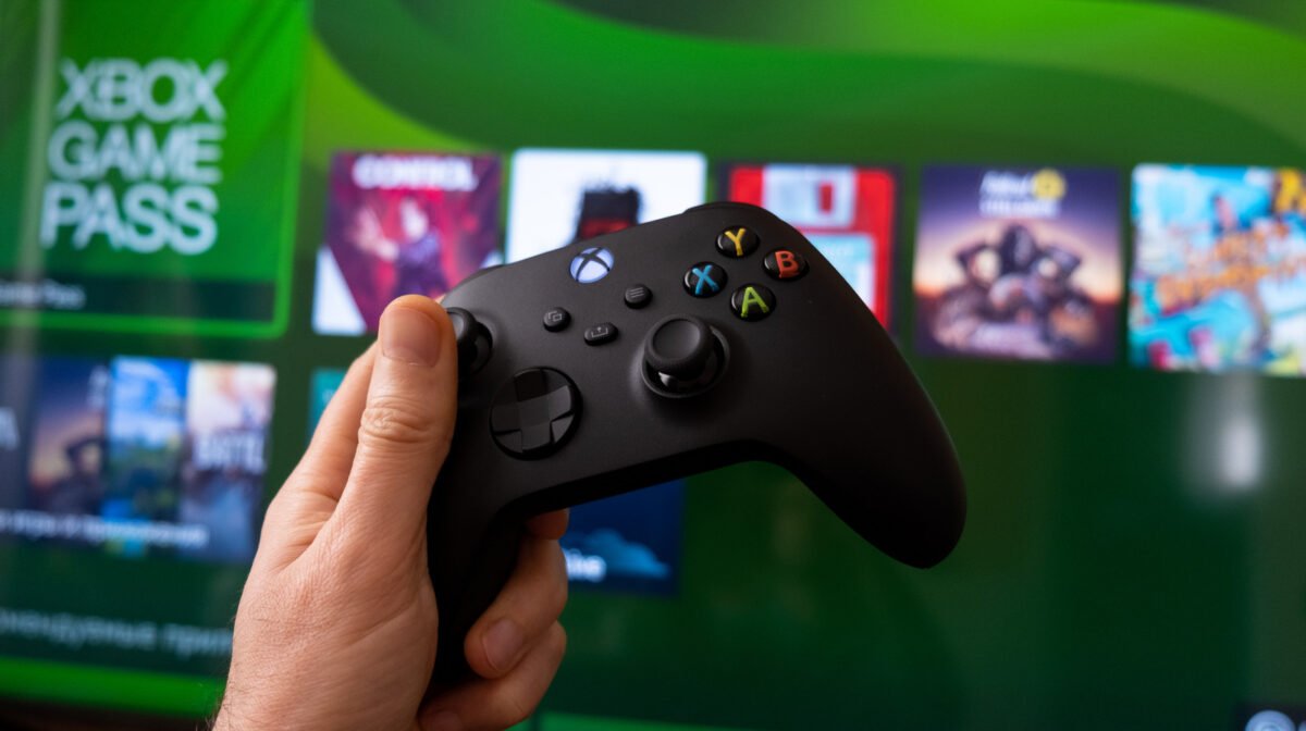 Xbox Game Pass Friend Referral controller