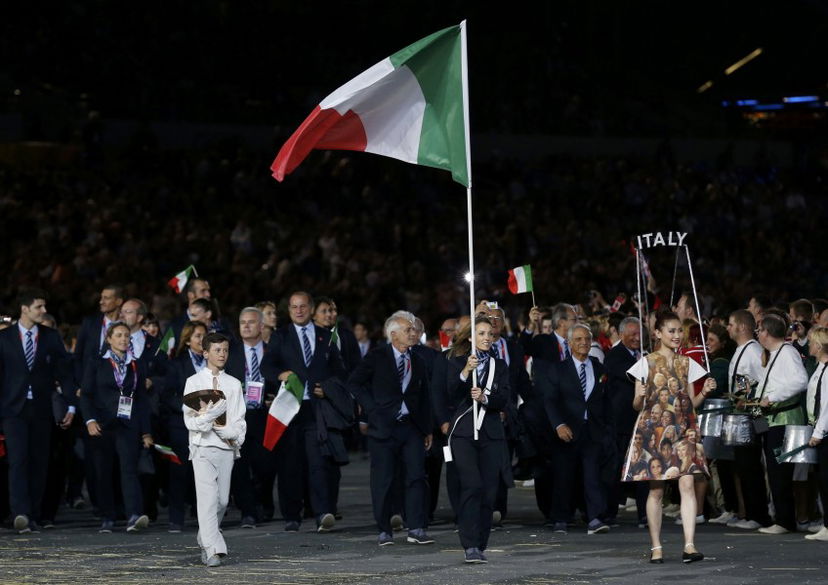 L’Italia dei vecchi imbucati preview