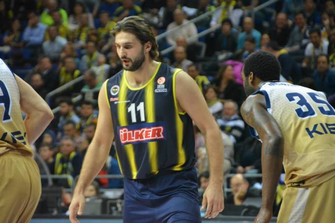 Inseguendo Kleiza preview