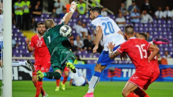 L’Italia di Conte, un braccio contro l’indifferenza preview