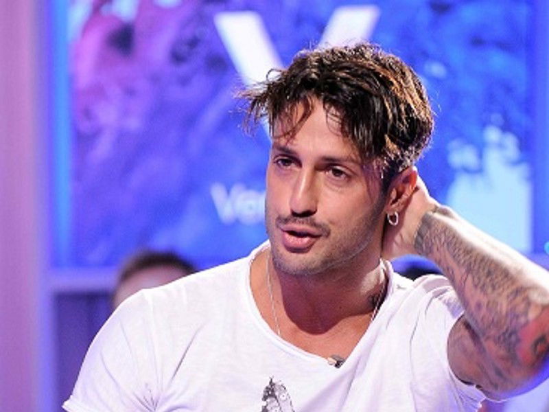 Uno stylist per il Playboy di Corona preview