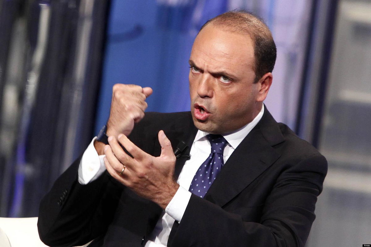 La risposta di Alfano all’immigrazione? Posti pubblici alla cazzo article-post