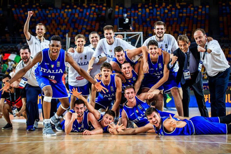 Applausi per l’Italia di taglia media preview