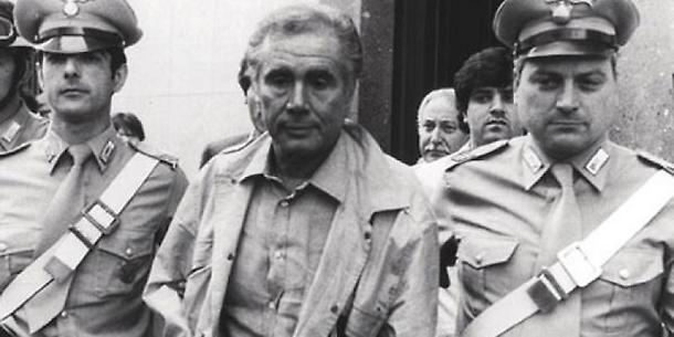 L’arresto di Enzo Tortora annunciato da Sibilia preview