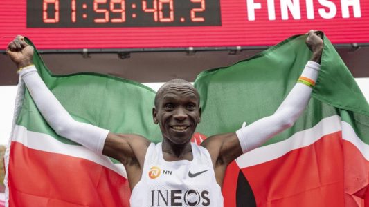Kipchoge e il record buffonata preview
