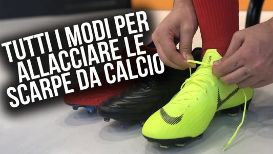 Calciatori che non si sanno allacciare le stringhe preview