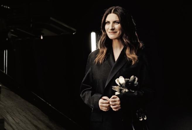 Sanremo 2021: il Golden Globe di Laura Pausini preview
