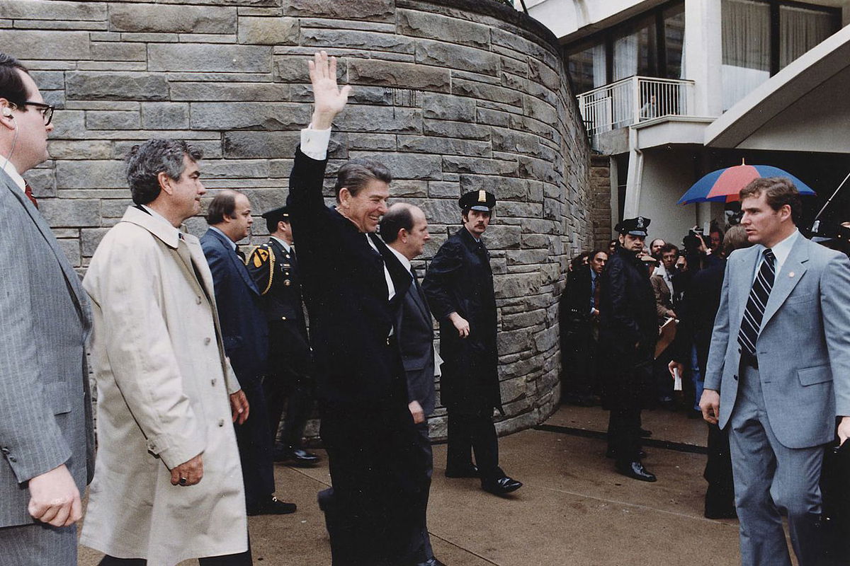 L’attentato a Reagan article-post