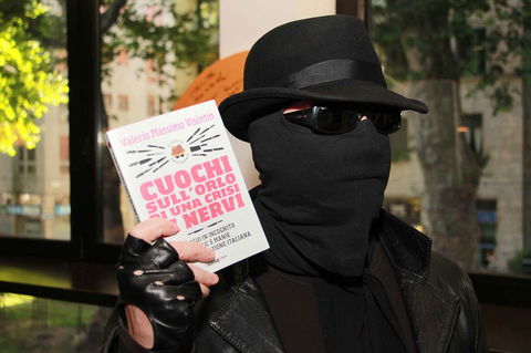 Il giornalismo mascherato: intervista a Valerio M. Visintin preview