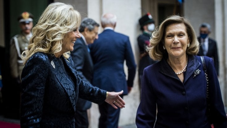 G20, il tè sessista delle signore Draghi e Biden preview