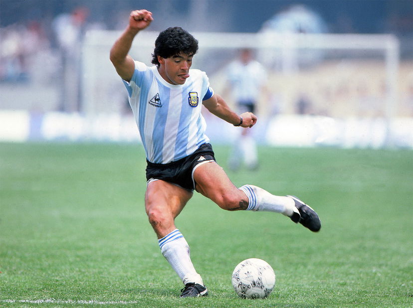 Maradona nel fango di Acerra preview