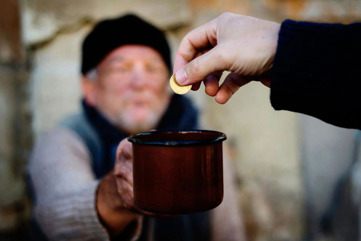 Fare l’elemosina? article-post