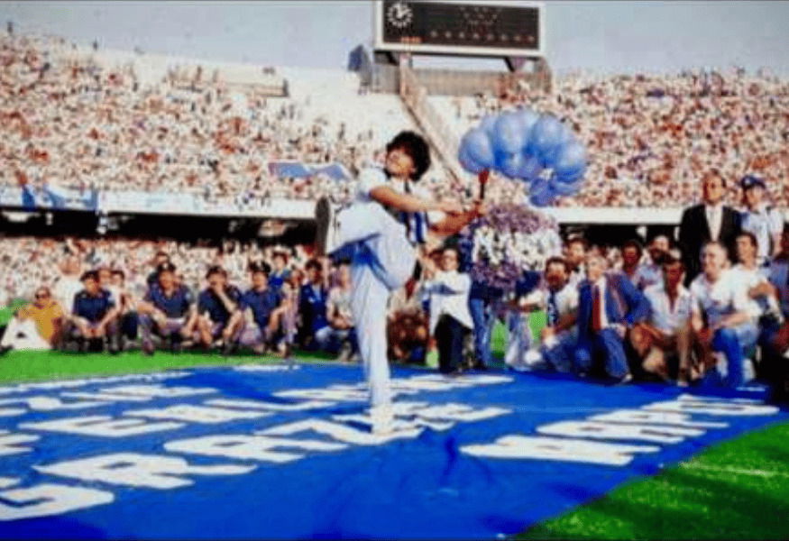 La presentazione di Maradona article-post