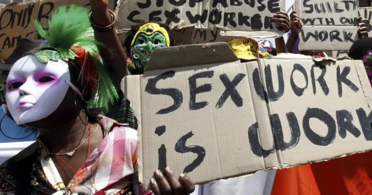 La salute mentale delle lavoratrici del sesso: sfide invisibili dietro il glamour article-post