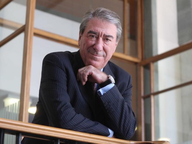 I camerieri di Elkann preview