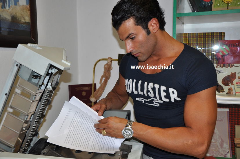 Mattia Vazzoler: dalla copisteria di famiglia al trono rosa. Le foto inedite del corteggiatore. preview