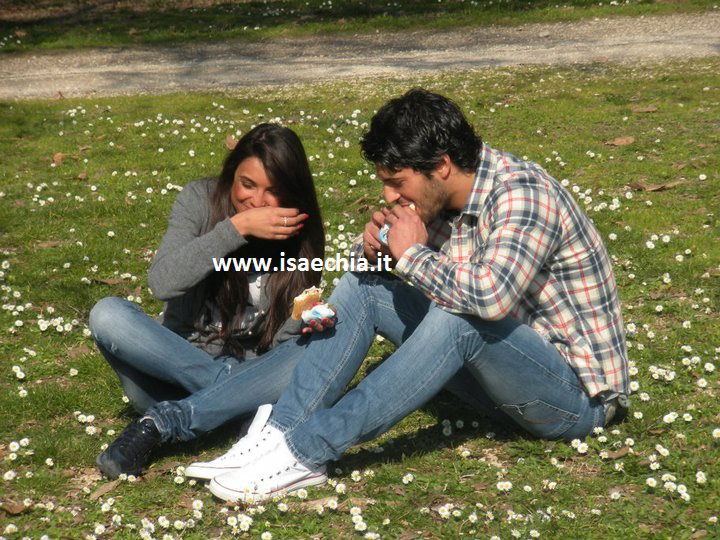 Gianfranco Apicerni e Valeria: una blogghina li fotografa in esterna. E incontra anche Pamela Compagnucci, che le dice.. preview