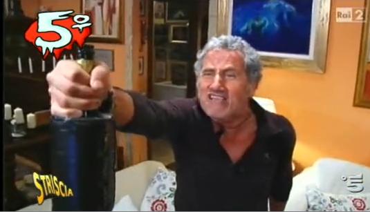 Le corteggiatrici del trono blu ed Adriano e Laerte Pappalardo ne ‘I nuovi mostri’ di Striscia la notizia preview