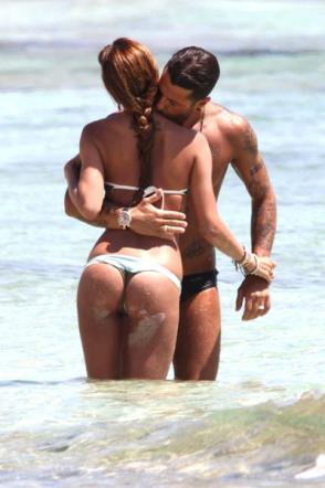 Belen Rodriguez e Fabrizio Corona a Formentera: nuove foto preview