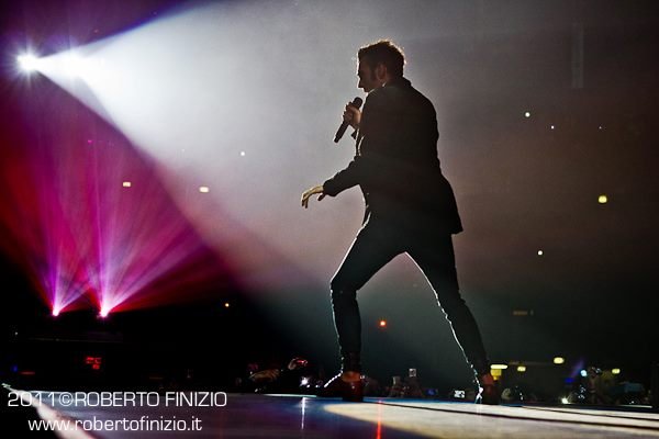 Marco Mengoni in concerto al Forum di Assago: resoconto, foto e video