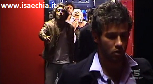 Rudolfgate: nella diretta di ieri il concorrente sfugge al controllo del Grande Fratello e parla troppo, svelando qualche trucco. Poi abbandona la Casa. preview