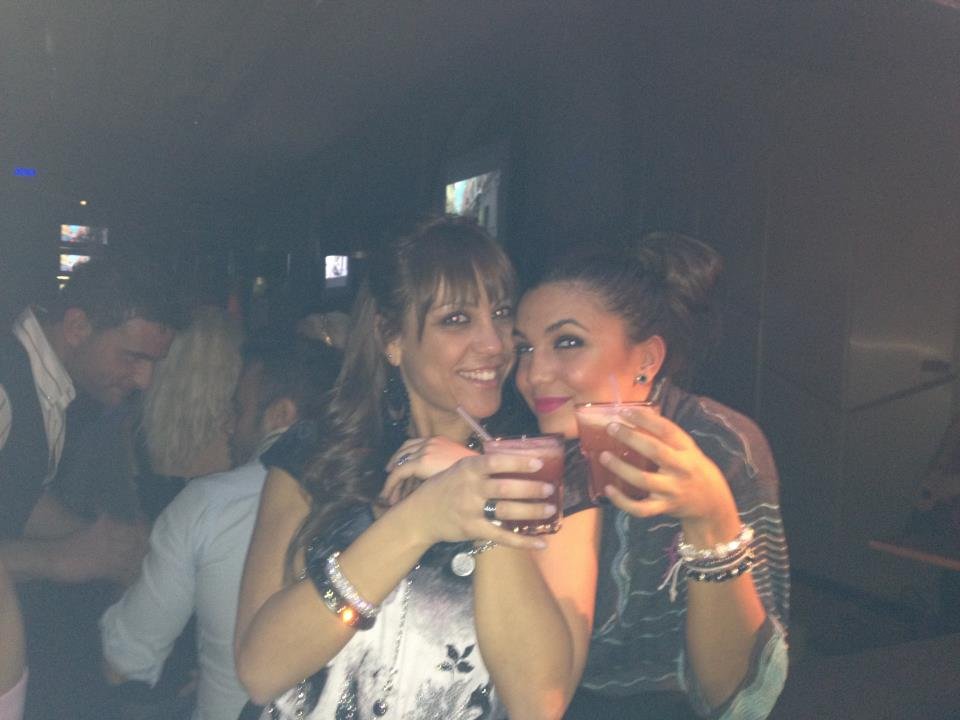 Martina Luciani e Valeria Bigella in discoteca: foto