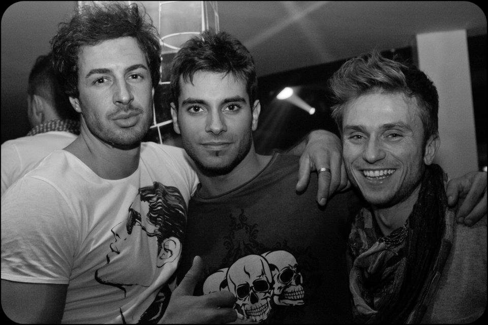 George Michael Belardinelli in discoteca con gli amici: foto