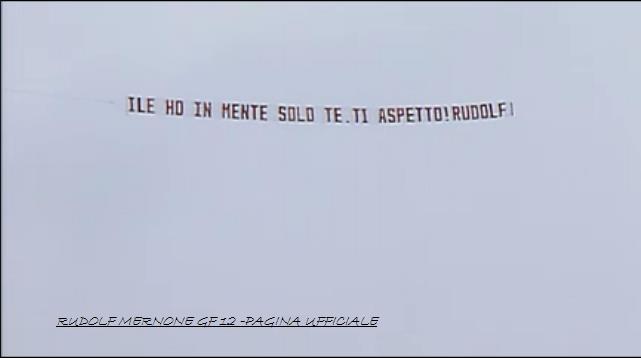 Rudolf Mernone manda un aereo con un messaggio d’amore ad Ilenia Pastorelli? preview