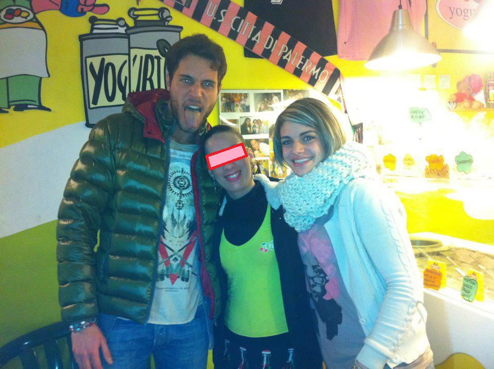 Manfredi Ferlicchia e Lidia Pastorello con una fan: foto article-post