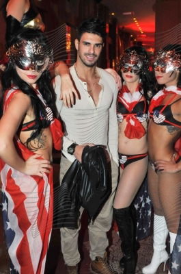 Cristian Gallella ad un party: foto preview