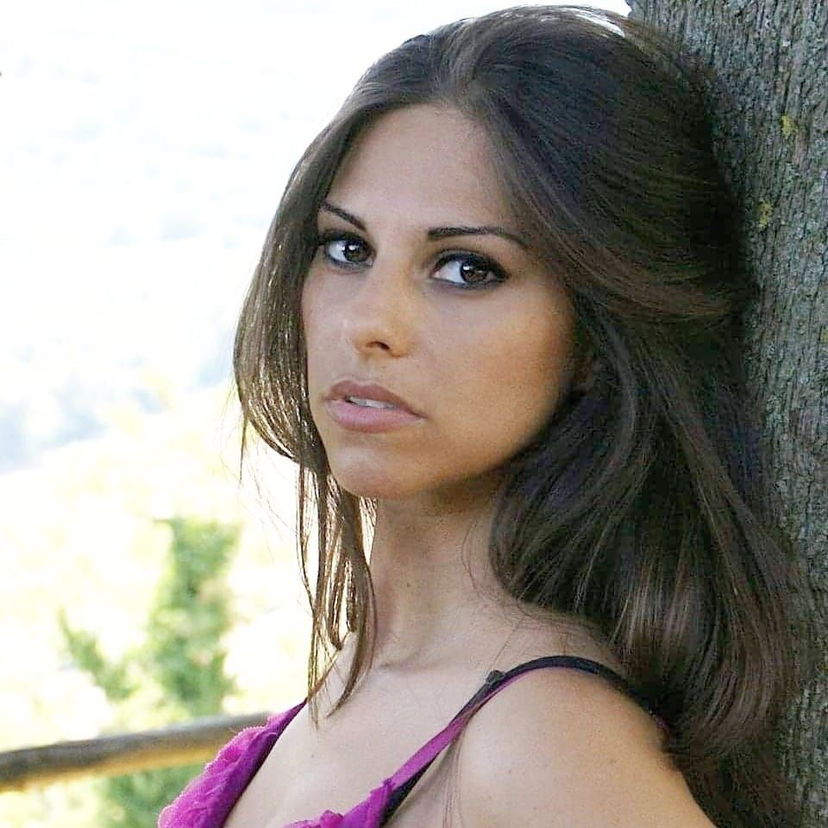 Serena Saitta del trono ‘Ragazzi e Ragazze’: “Roberto Farnesi è stato un ottimo svago, ora il vero amore lo cerco da Maria De Filippi!” preview