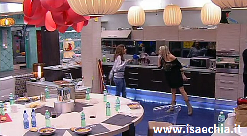 Ilenia Pastorelli Vs. Gaia Bruschini: voi da che parte state? preview