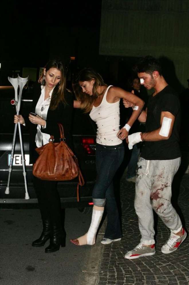 Belen Rodriguez e Stefano De Martino: le foto fuori dall’ospedale preview