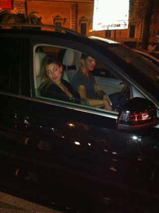 Belen Rodriguez regala a Stefano De Martino un Suv da 70.000 euro : foto preview