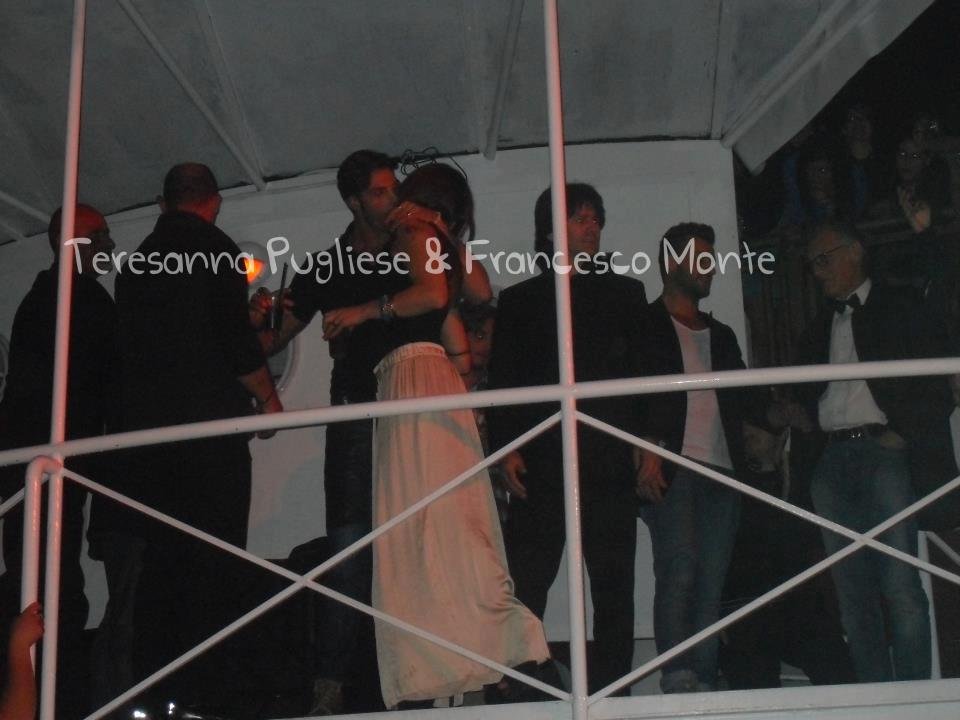 Francesco Monte festeggia il suo compleanno in discoteca con il papà, il fratello Stefano e la fidanzata Teresanna Pugliese: foto