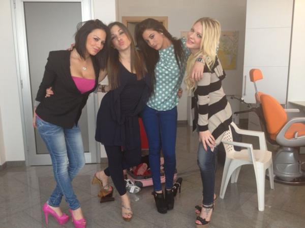 Le ragazze del Trono under nel camerini Le ragazze del Trono under nel camerini