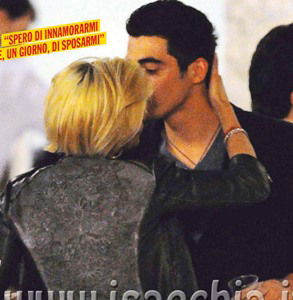 La nuova vita di Emma inizia da questo bacio! article-post