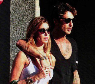 Fabrizio Corona e Belen Rodriguez: In ginocchio da te. Ma chi dei due? preview