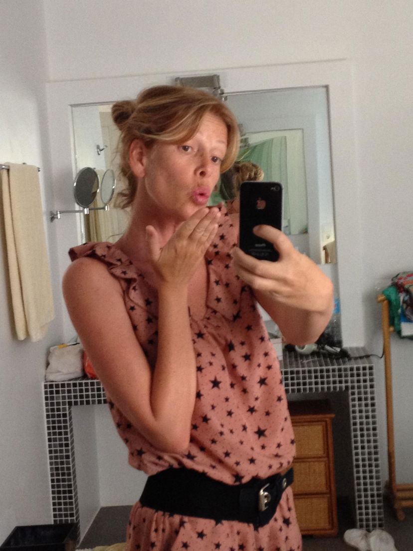 Alessia Marcuzzi pubblica sul suo blog una sua foto senza trucco preview