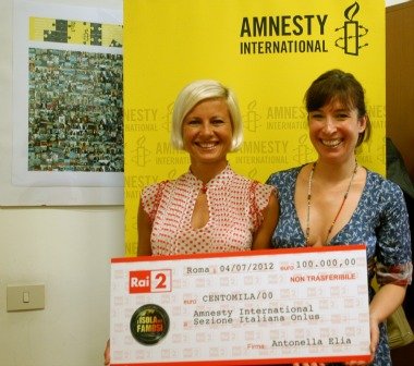 Antonella Elia accanto ad Amnesty International Italia per i diritti delle donne e contro l’omofobia