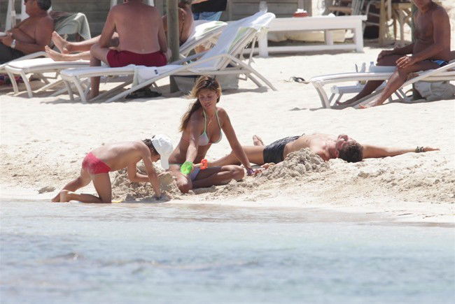 Belen Rodriguez e Stefano De Martino a Formentera: foto preview