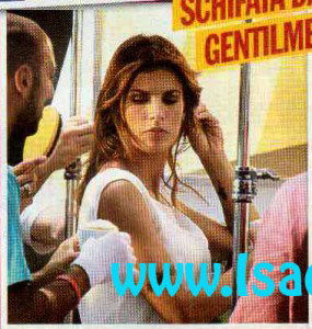 Elisabetta Canalis si fa servire in guanti bianchi preview