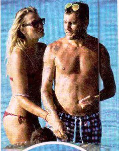 Bobo Vieri è marcato stretto da Veronica Angeloni preview