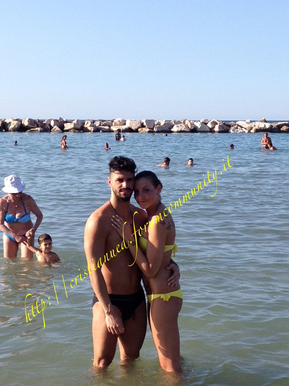 Cristian Gallella e Tara Gabrieletto al mare: foto