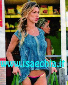 Anche a Formentera Belen Rodriguez continua a dare scandalo preview