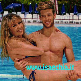 Simone Ravanelli: “Io, Mammone, voglio una donna che assomigli alla mia mamma” preview