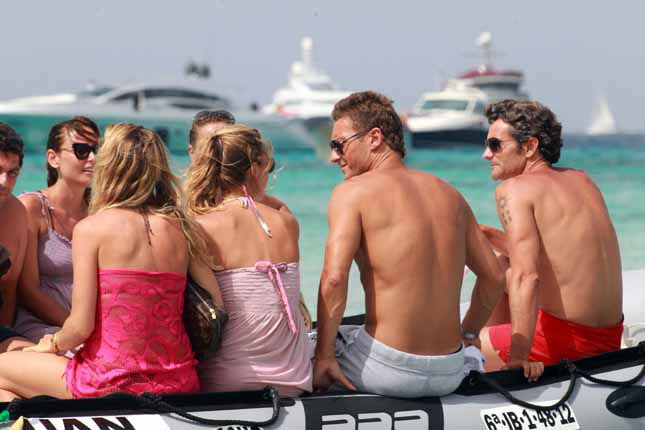 Francesco Totti ed Ilary Blasi al mare: foto preview